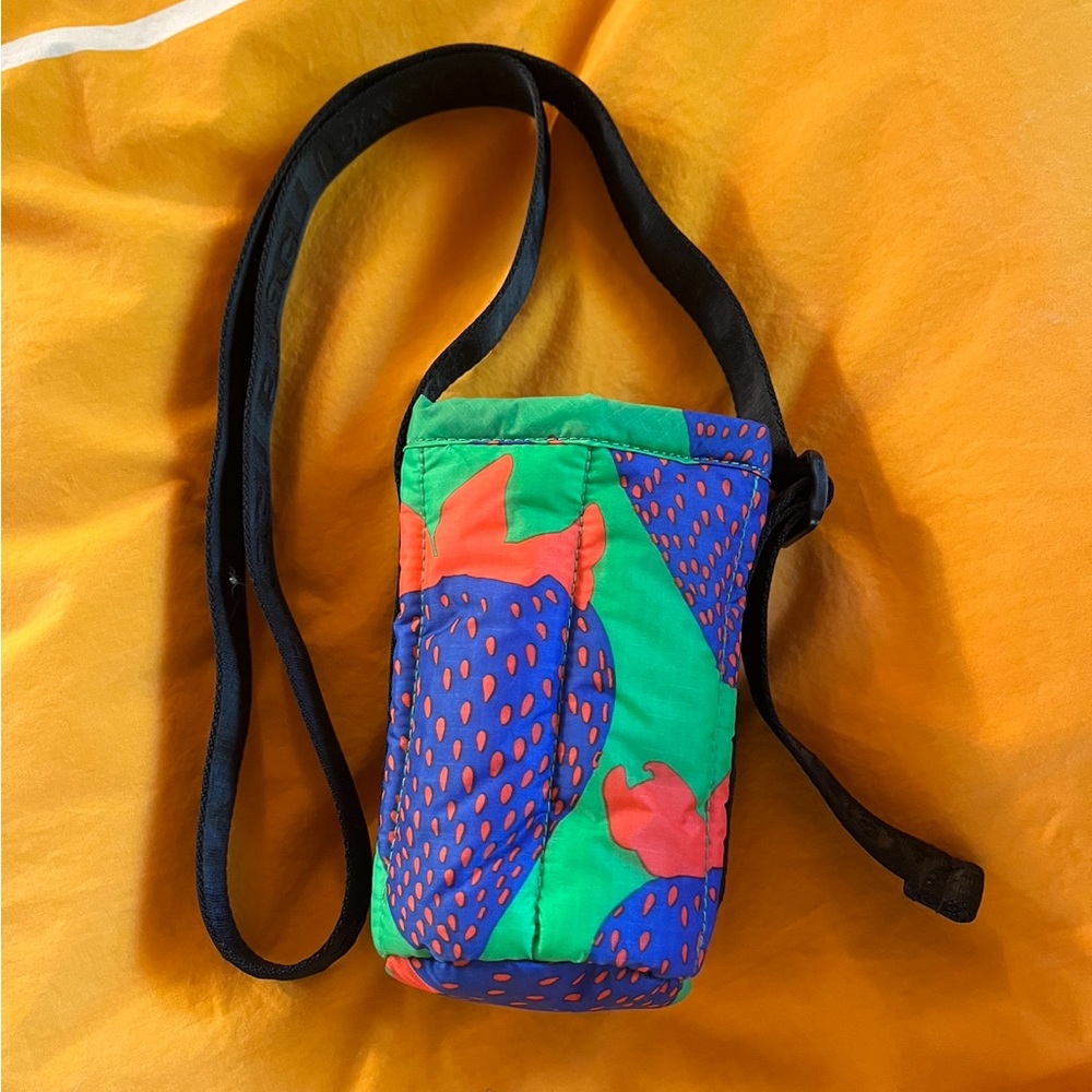 Baggu Puffy water bottle sling